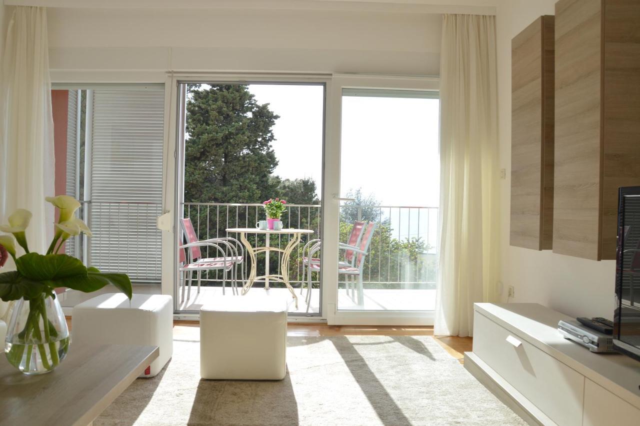 Apartment Silvija Sea View 우마그 외부 사진