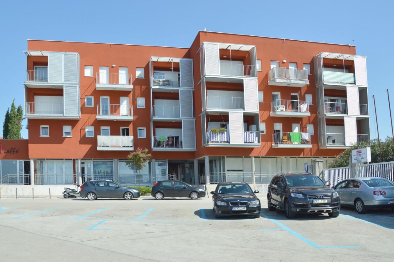 Apartment Silvija Sea View 우마그 외부 사진